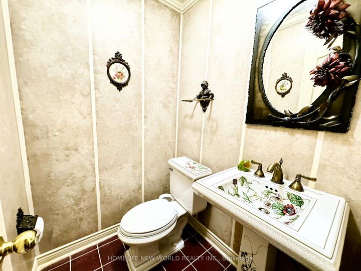 Photo 12 at 2326 Yorktown Circle, Central Erin Mills, Mississauga