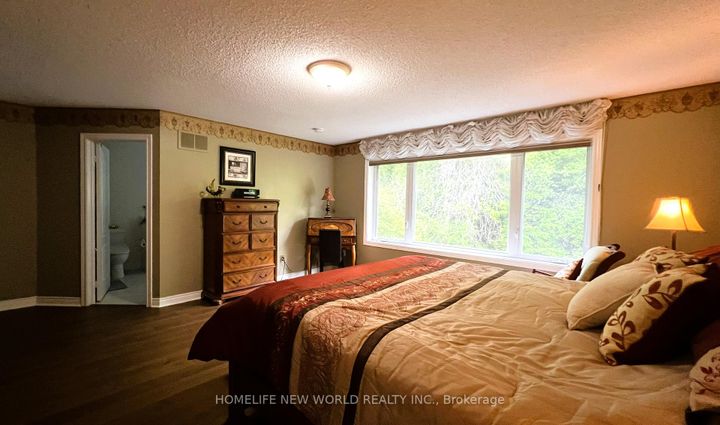 Photo 16 at 2326 Yorktown Circle, Central Erin Mills, Mississauga