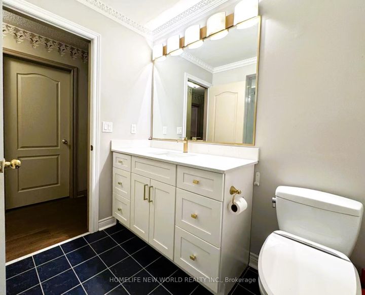 Photo 24 at 2326 Yorktown Circle, Central Erin Mills, Mississauga