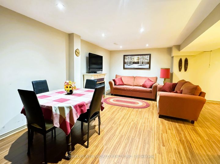 Photo 26 at 2326 Yorktown Circle, Central Erin Mills, Mississauga