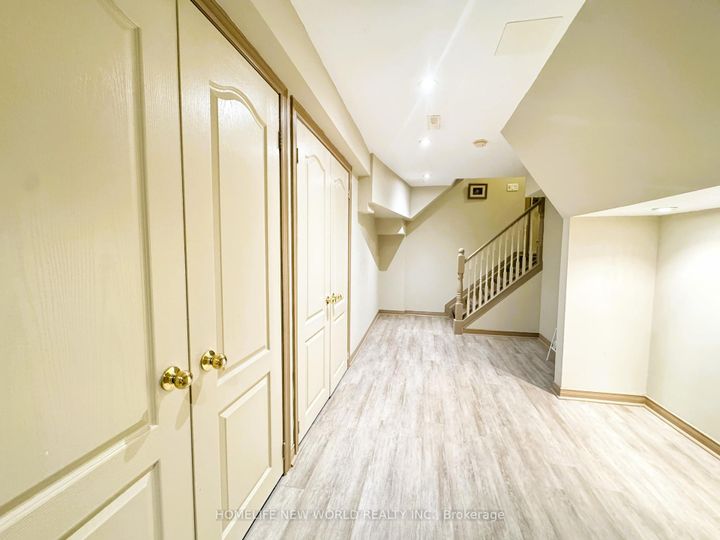 Photo 27 at 2326 Yorktown Circle, Central Erin Mills, Mississauga