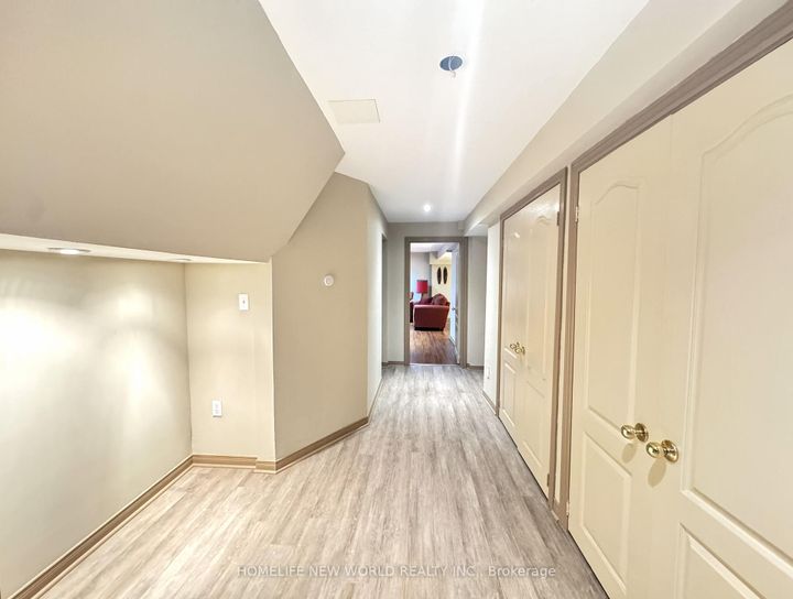 Photo 28 at 2326 Yorktown Circle, Central Erin Mills, Mississauga