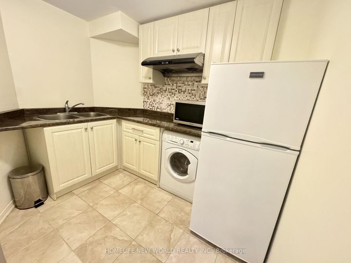 Photo 29 at 2326 Yorktown Circle, Central Erin Mills, Mississauga