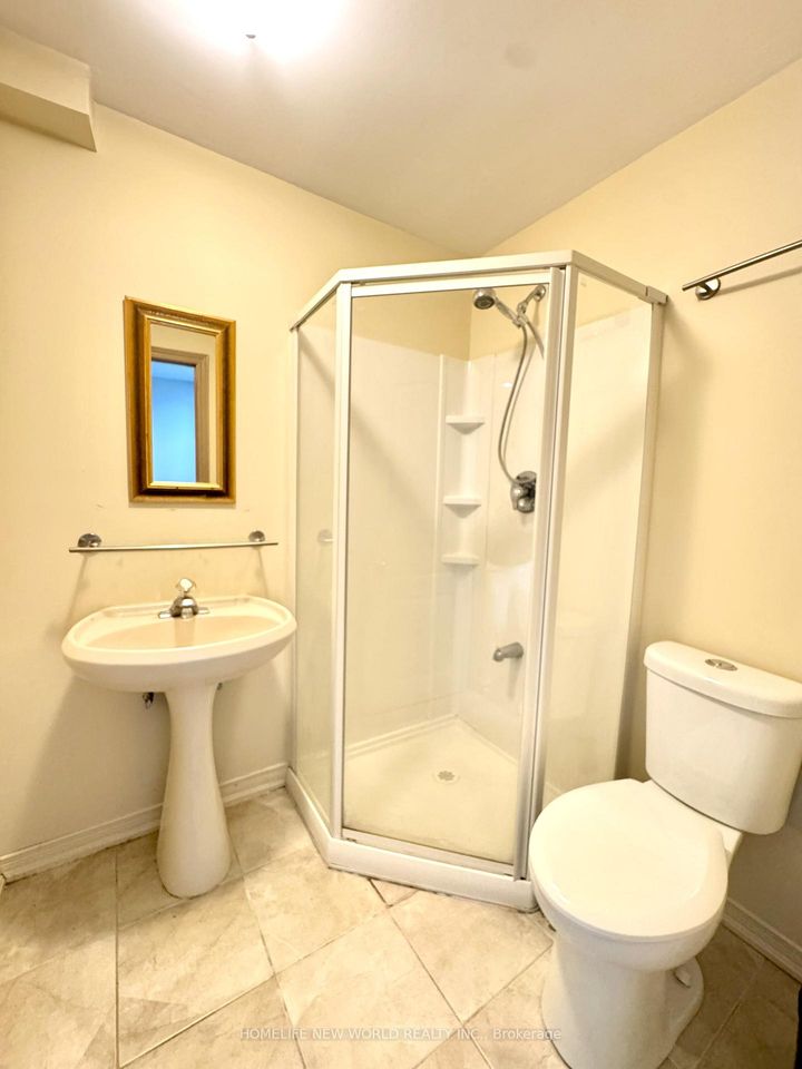 Photo 30 at 2326 Yorktown Circle, Central Erin Mills, Mississauga