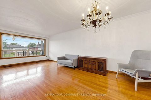 Photo 4 at 21 Gade Drive, CFB, Toronto