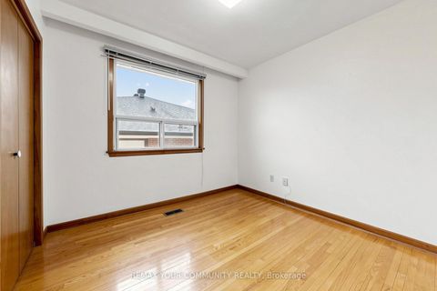 Photo 9 at 21 Gade Drive, CFB, Toronto