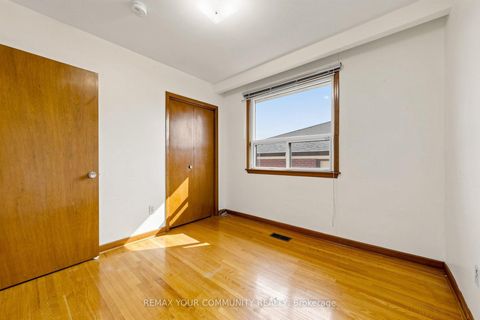 Photo 10 at 21 Gade Drive, CFB, Toronto