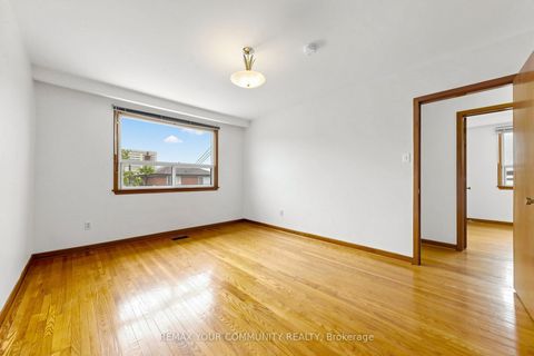 Photo 15 at 21 Gade Drive, CFB, Toronto