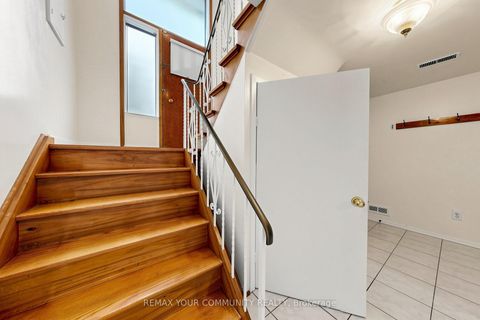 Photo 20 at 21 Gade Drive, CFB, Toronto