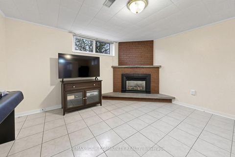 Photo 24 at 21 Gade Drive, CFB, Toronto