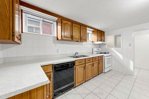 Photo 31 at 21 Gade Drive, CFB, Toronto