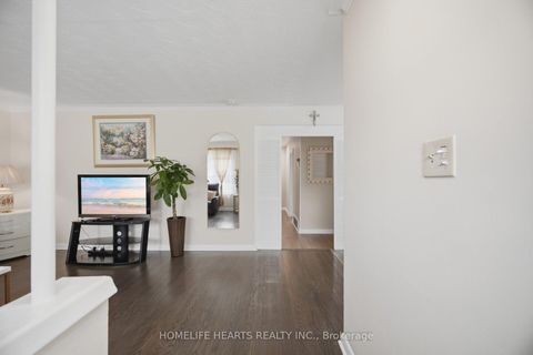 Photo 4 at 32 Jansusie Road, Clairville, Toronto
