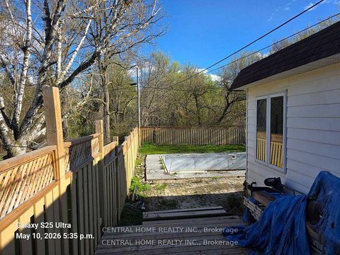 Photo 2 at 206 Parkview Crescent, Central Newmarket, Newmarket