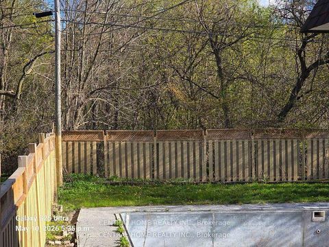 Photo 3 at 206 Parkview Crescent, Central Newmarket, Newmarket