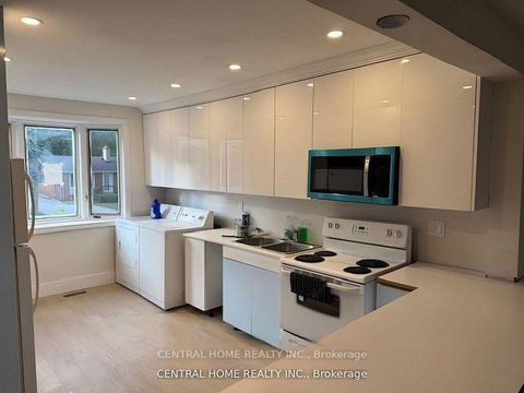 Photo 5 at 206 Parkview Crescent, Central Newmarket, Newmarket