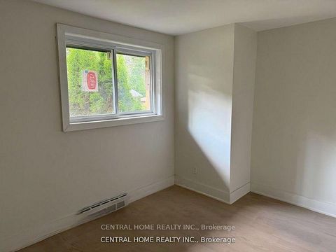 Photo 10 at 206 Parkview Crescent, Central Newmarket, Newmarket