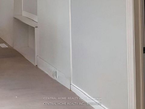 Photo 11 at 206 Parkview Crescent, Central Newmarket, Newmarket
