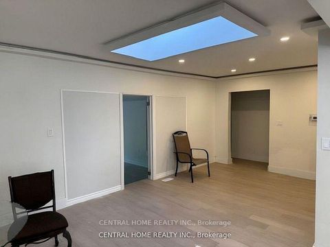 Photo 12 at 206 Parkview Crescent, Central Newmarket, Newmarket
