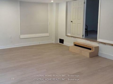 Photo 14 at 206 Parkview Crescent, Central Newmarket, Newmarket