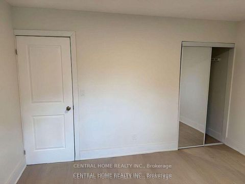 Photo 16 at 206 Parkview Crescent, Central Newmarket, Newmarket
