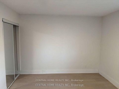Photo 17 at 206 Parkview Crescent, Central Newmarket, Newmarket