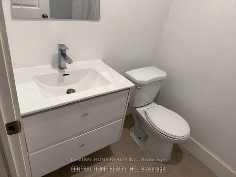 Photo 18 at 206 Parkview Crescent, Central Newmarket, Newmarket
