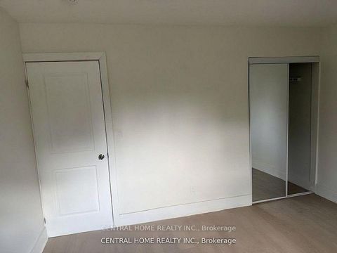 Photo 20 at 206 Parkview Crescent, Central Newmarket, Newmarket