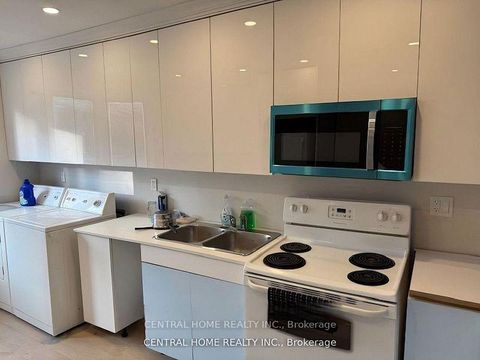 Photo 21 at 206 Parkview Crescent, Central Newmarket, Newmarket