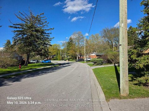 Photo 22 at 206 Parkview Crescent, Central Newmarket, Newmarket