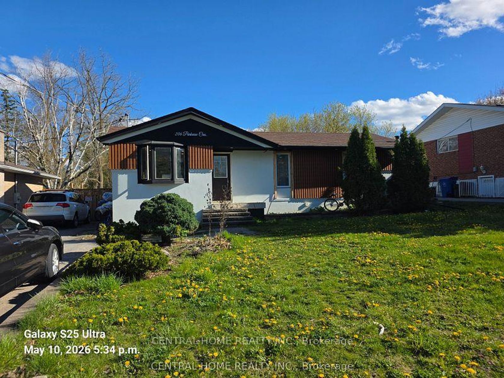 206 Parkview Crescent, Central Newmarket, Newmarket photo number 2