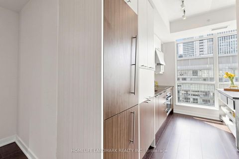 Photo 15 at 1407 - 199 Richmond Street W, Waterfront Communities C1, Toronto