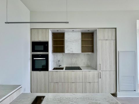 Photo 4 at 6006 - 11 Yorkville Avenue, Annex, Toronto