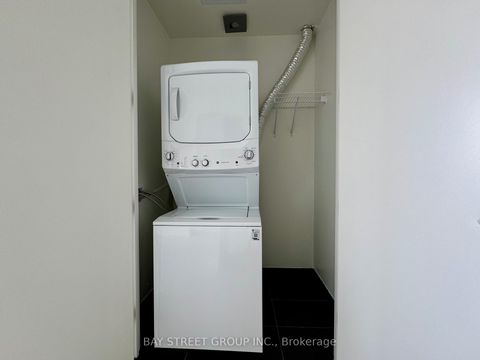 Photo 5 at 6006 - 11 Yorkville Avenue, Annex, Toronto