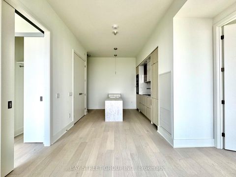 Photo 8 at 6006 - 11 Yorkville Avenue, Annex, Toronto
