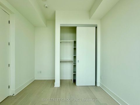 Photo 12 at 6006 - 11 Yorkville Avenue, Annex, Toronto