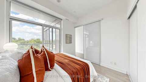 Photo 20 at 701 - 6 Parkwood Avenue, Casa Loma, Toronto