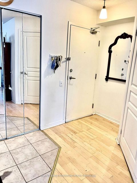 Photo 4 at 207 - 140 Bathurst Street, Niagara, Toronto