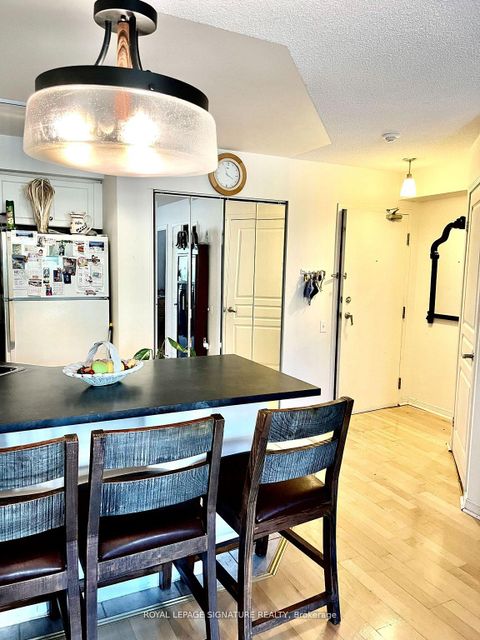 Photo 5 at 207 - 140 Bathurst Street, Niagara, Toronto
