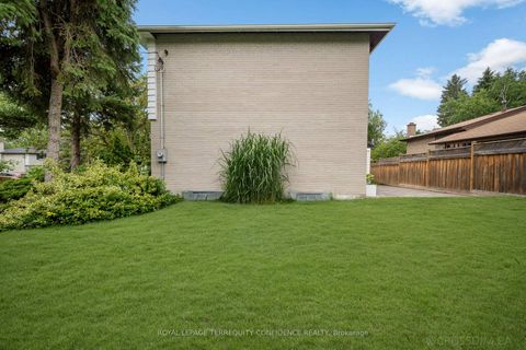 Photo 26 at 58 Shippigan Crescent, Don Valley Village, Toronto