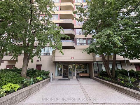Photo 1 at 710 - 91 Townsgate Drive, Yorkhill, Vaughan