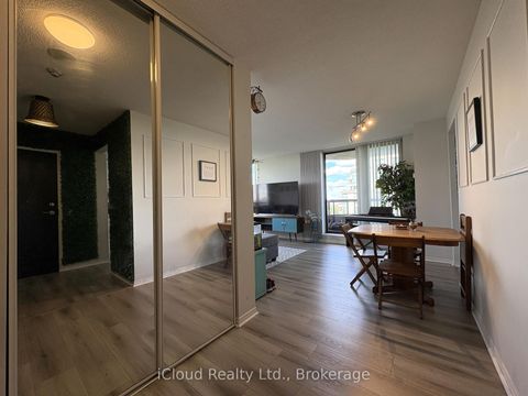Photo 4 at 710 - 91 Townsgate Drive, Yorkhill, Vaughan