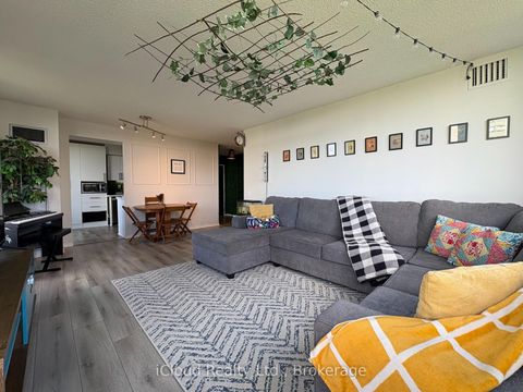 Photo 5 at 710 - 91 Townsgate Drive, Yorkhill, Vaughan