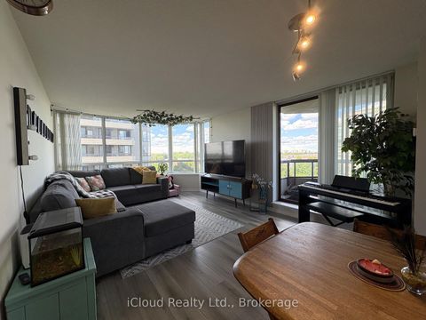 Photo 7 at 710 - 91 Townsgate Drive, Yorkhill, Vaughan