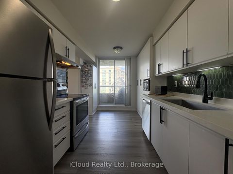 Photo 10 at 710 - 91 Townsgate Drive, Yorkhill, Vaughan