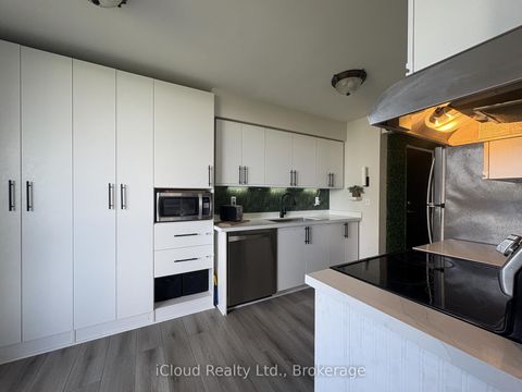Photo 11 at 710 - 91 Townsgate Drive, Yorkhill, Vaughan