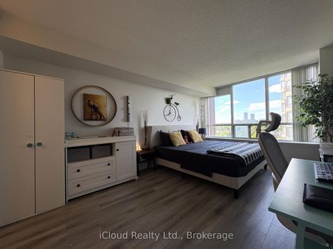 Photo 12 at 710 - 91 Townsgate Drive, Yorkhill, Vaughan
