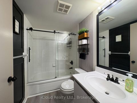 Photo 16 at 710 - 91 Townsgate Drive, Yorkhill, Vaughan