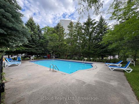 Photo 17 at 710 - 91 Townsgate Drive, Yorkhill, Vaughan