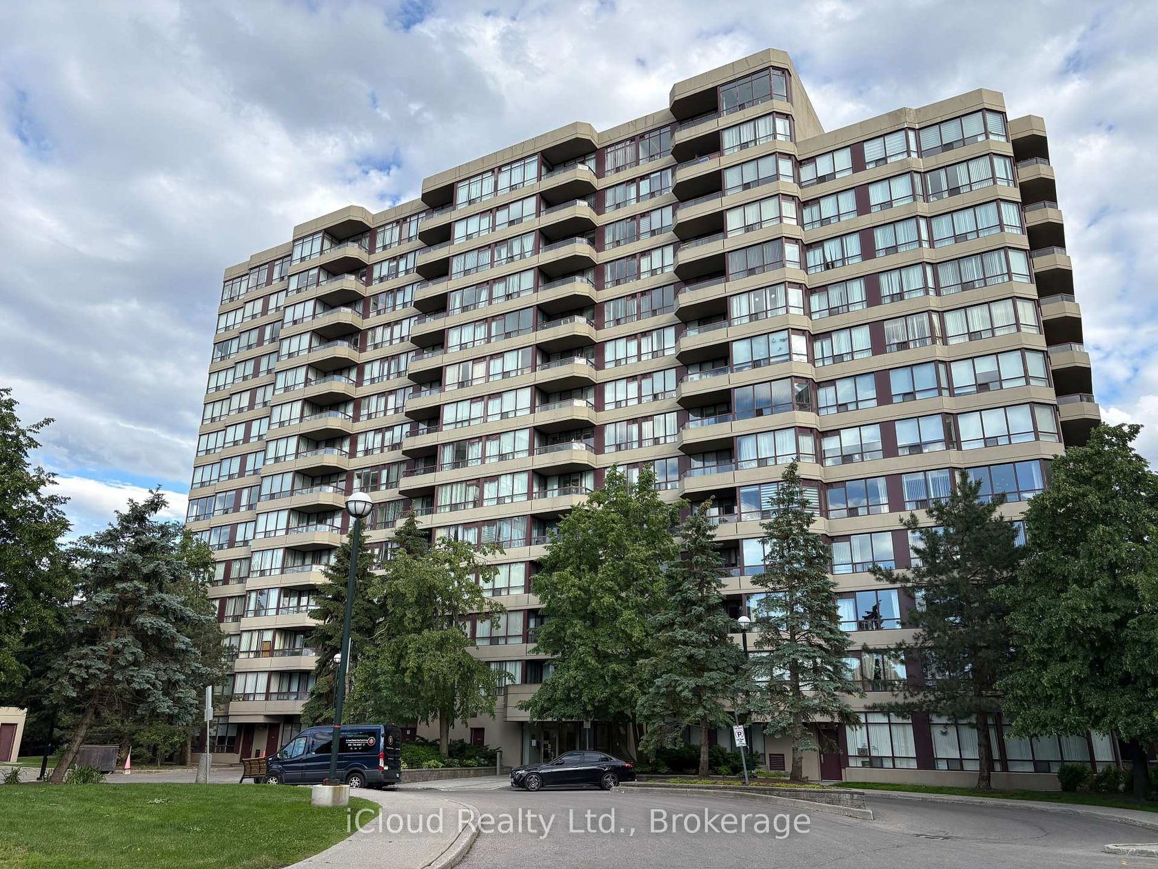 710 - 91 Townsgate Drive, Yorkhill, Vaughan photo number 2