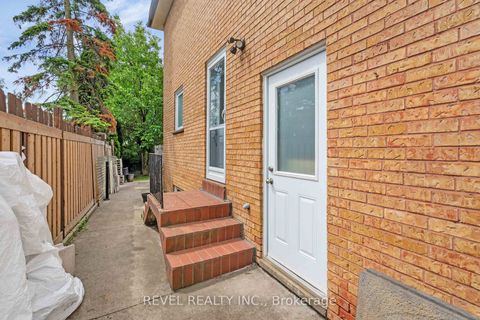 Photo 32 at 79 Arran Crescent, West Woodbridge, Vaughan